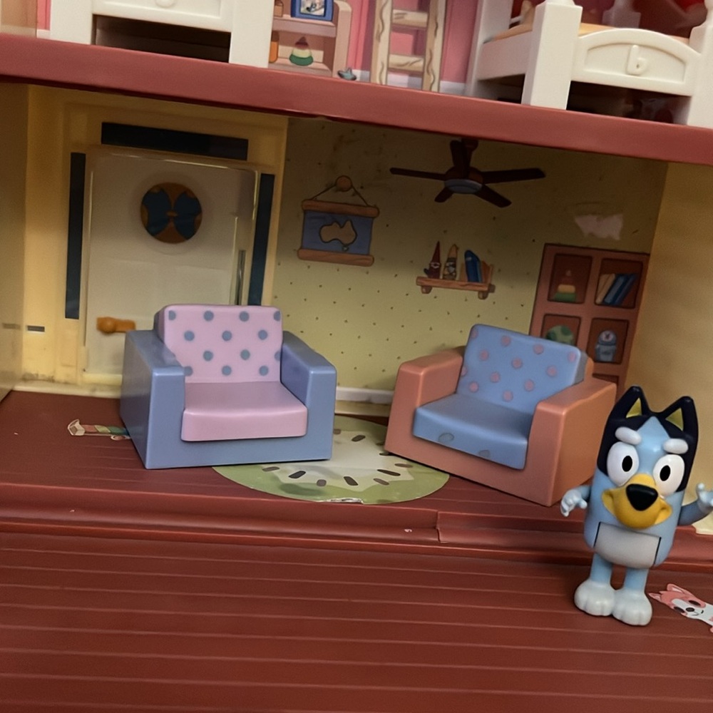 Bluey Family Home Playset - Picture 5 of 7